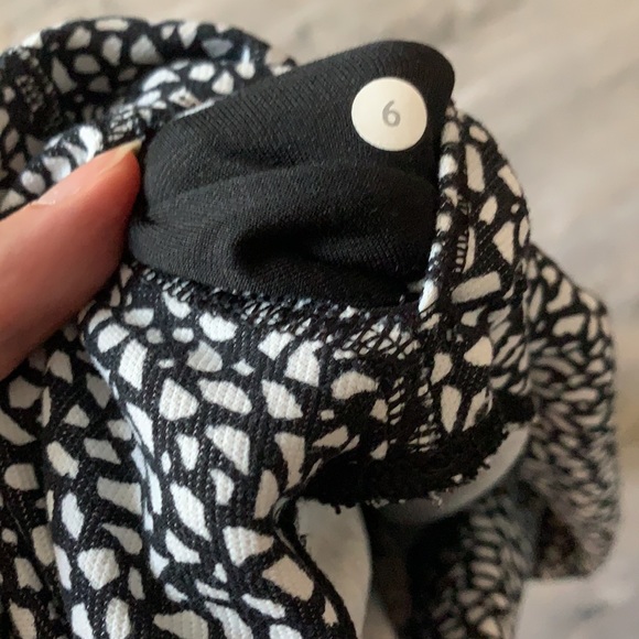 Like New Lululemon Wunder under crop leggings - Picture 5 of 5